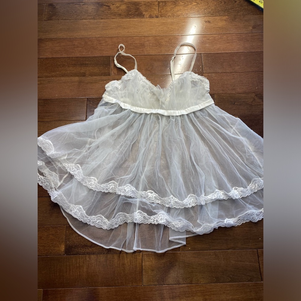 Bridal nightwear top White Lacy Women’s sz M